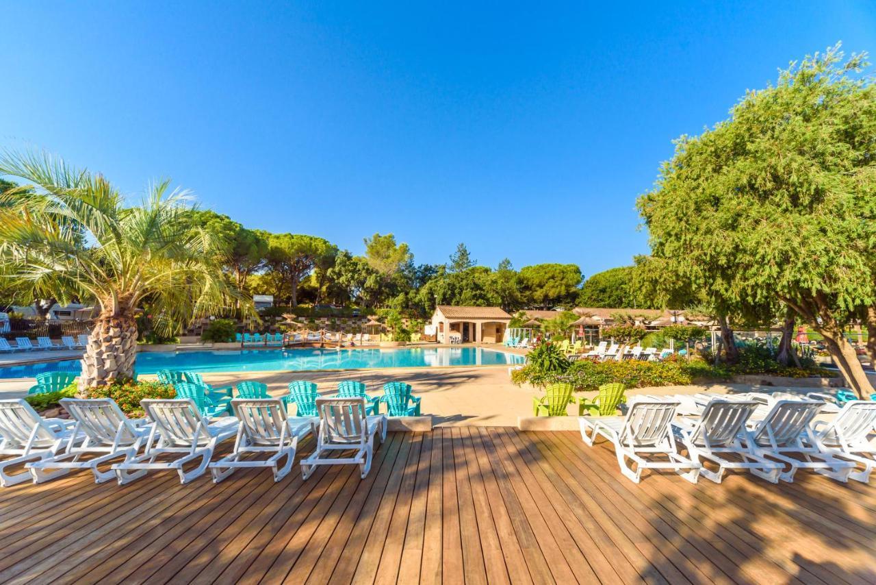 Chalets Met Buitenkeuken Op Camping Lei Suves - Joycasa Roquebrune-sur Argens Bagian luar foto