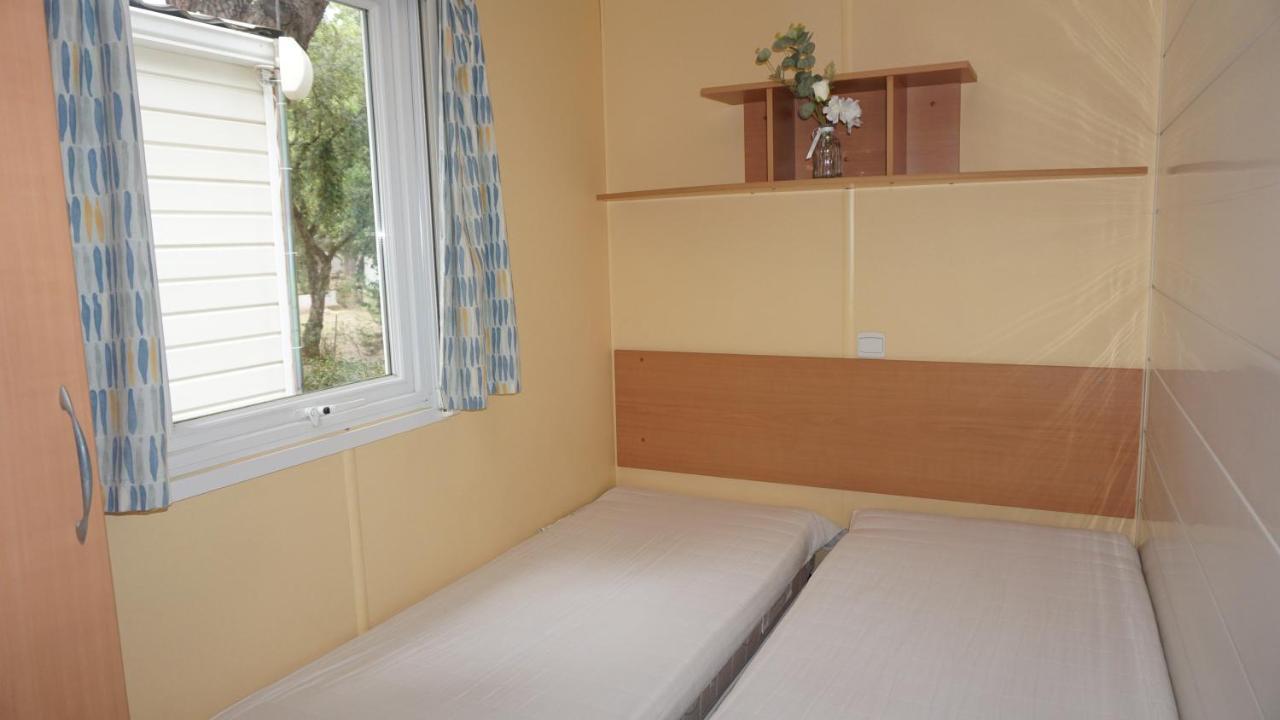 Chalets Met Buitenkeuken Op Camping Lei Suves - Joycasa Roquebrune-sur Argens Bagian luar foto