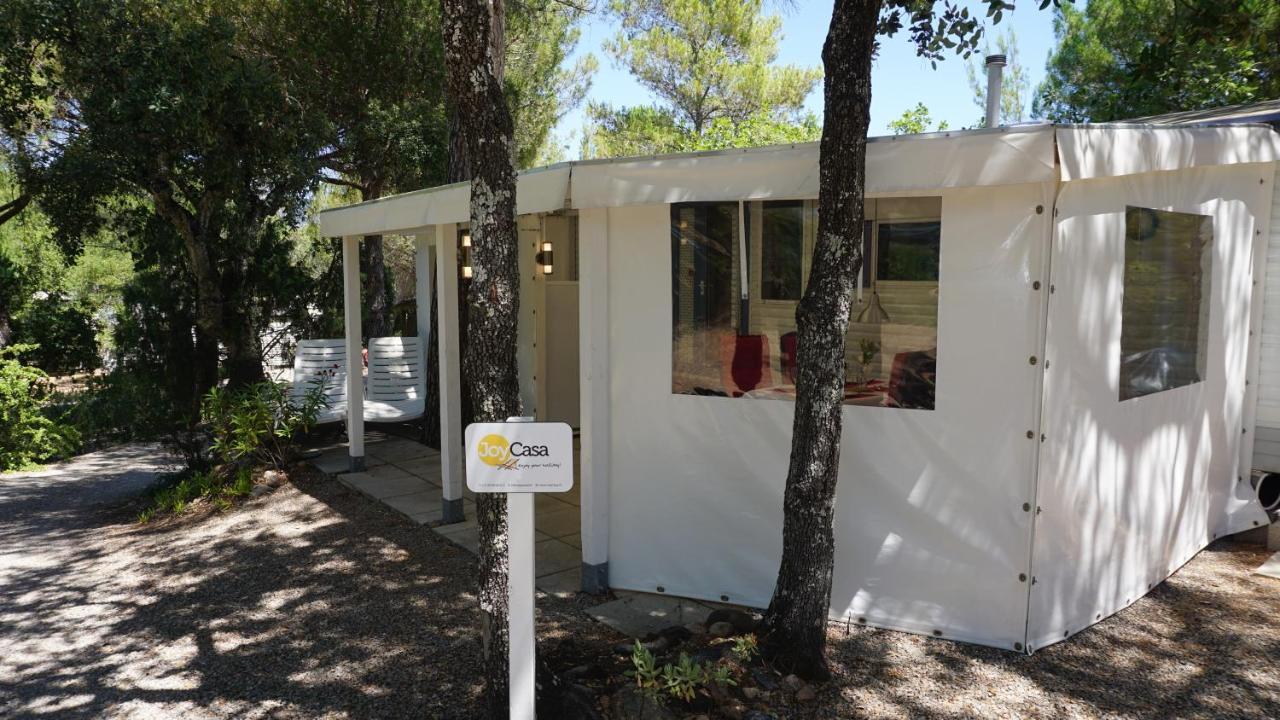 Chalets Met Buitenkeuken Op Camping Lei Suves - Joycasa Roquebrune-sur Argens Bagian luar foto