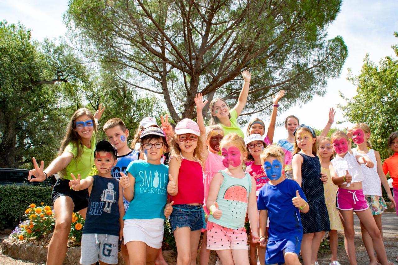 Chalets Met Buitenkeuken Op Camping Lei Suves - Joycasa Roquebrune-sur Argens Bagian luar foto