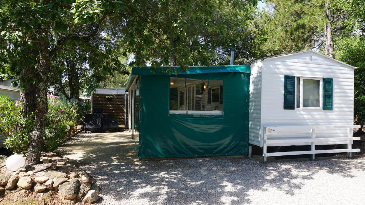 Chalets Met Buitenkeuken Op Camping Lei Suves - Joycasa Roquebrune-sur Argens Bagian luar foto