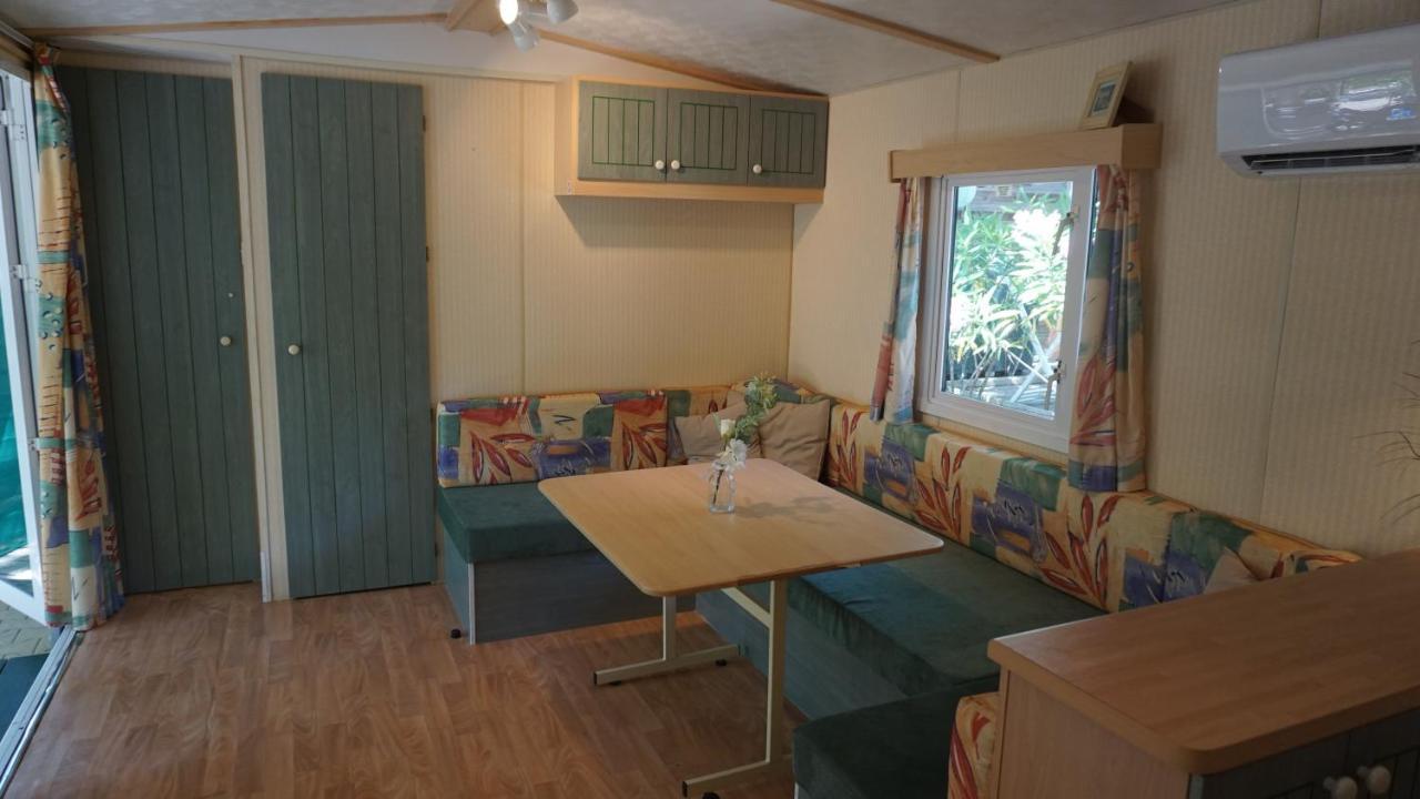 Chalets Met Buitenkeuken Op Camping Lei Suves - Joycasa Roquebrune-sur Argens Bagian luar foto