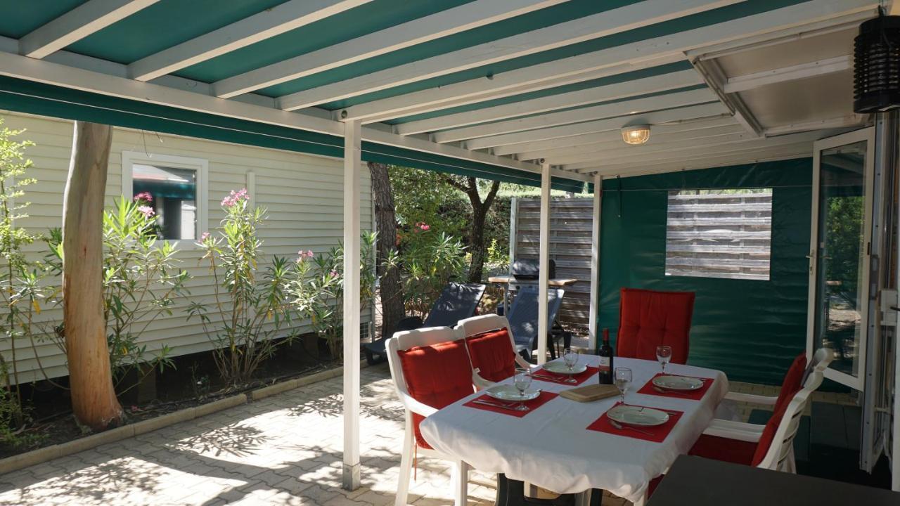 Chalets Met Buitenkeuken Op Camping Lei Suves - Joycasa Roquebrune-sur Argens Bagian luar foto