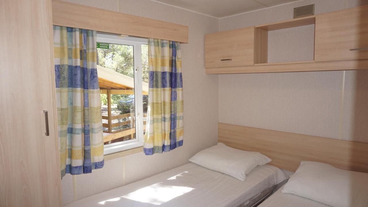 Chalets Met Buitenkeuken Op Camping Lei Suves - Joycasa Roquebrune-sur Argens Bagian luar foto