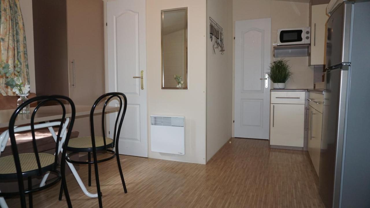 Chalets Met Buitenkeuken Op Camping Lei Suves - Joycasa Roquebrune-sur Argens Bagian luar foto