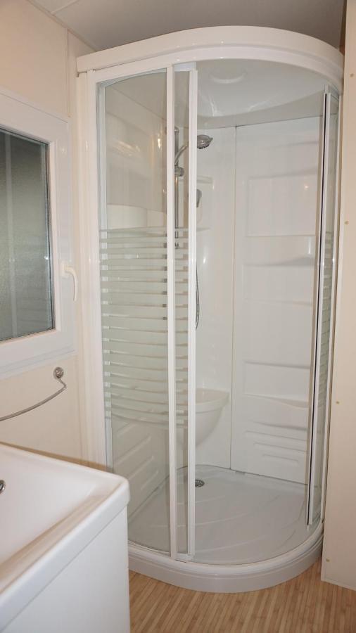 Chalets Met Buitenkeuken Op Camping Lei Suves - Joycasa Roquebrune-sur Argens Bagian luar foto