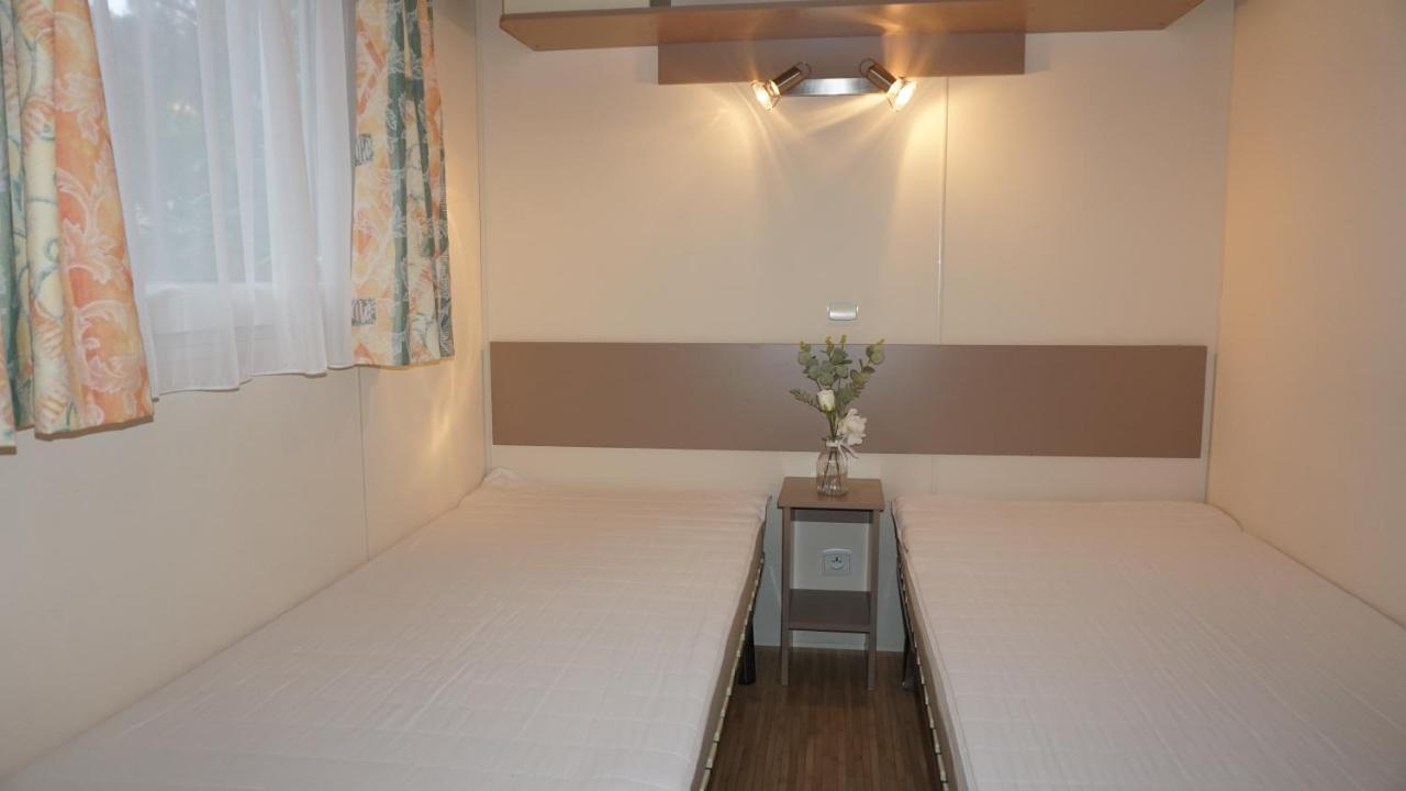 Chalets Met Buitenkeuken Op Camping Lei Suves - Joycasa Roquebrune-sur Argens Bagian luar foto