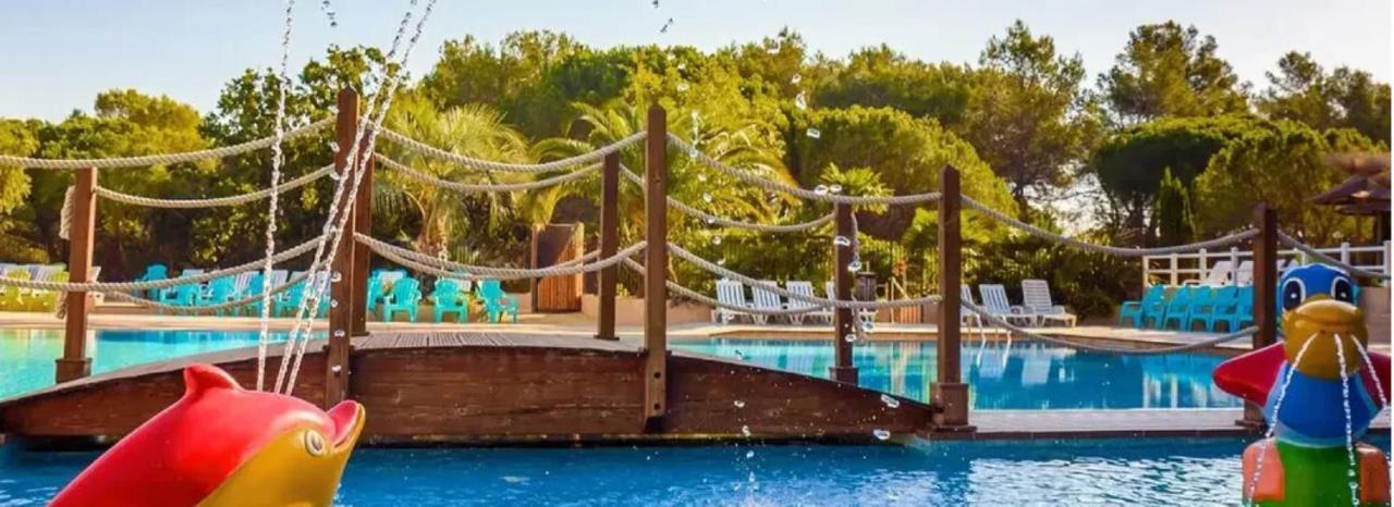 Chalets Met Buitenkeuken Op Camping Lei Suves - Joycasa Roquebrune-sur Argens Bagian luar foto