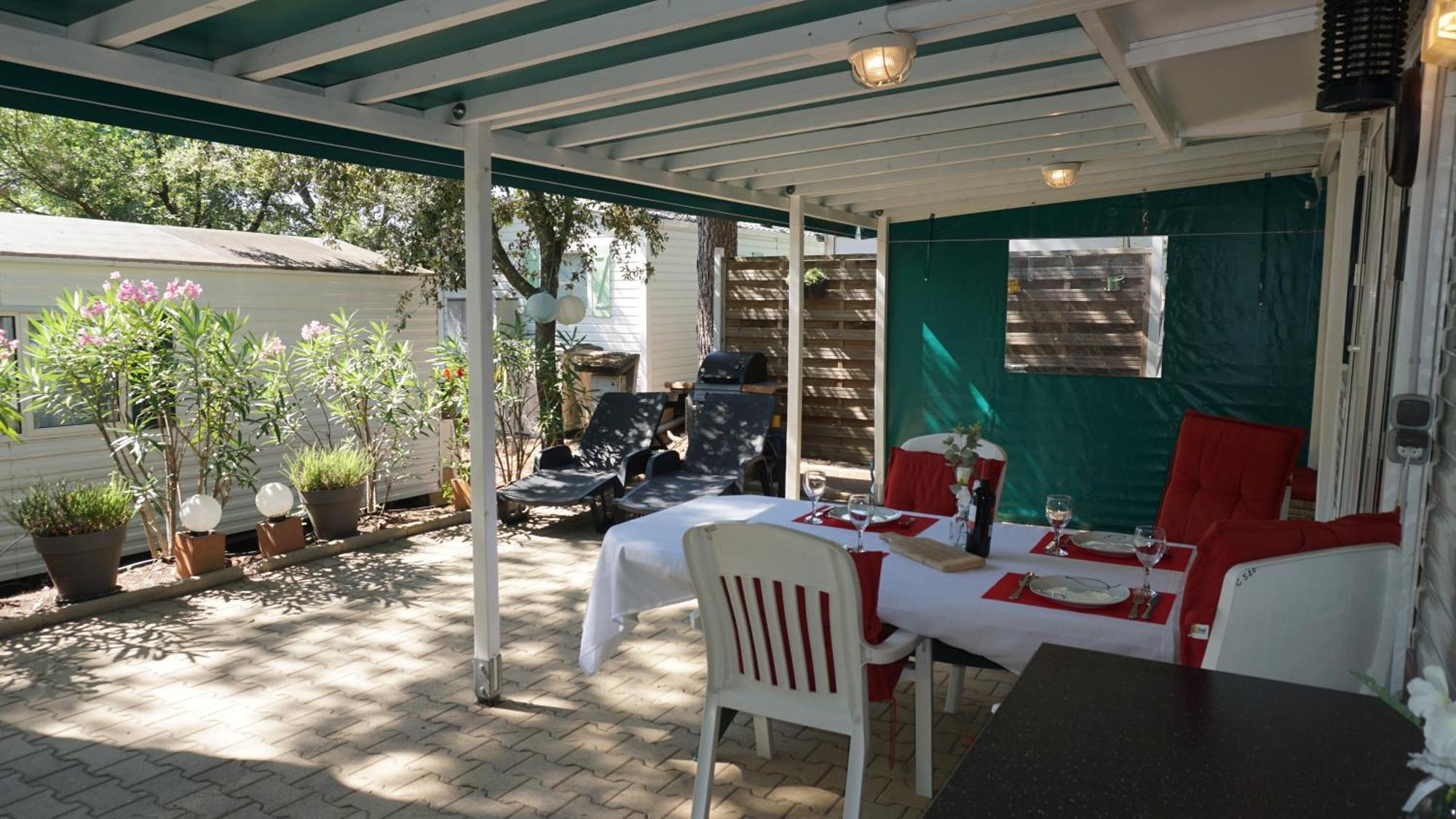 Chalets Met Buitenkeuken Op Camping Lei Suves - Joycasa Roquebrune-sur Argens Ruang foto