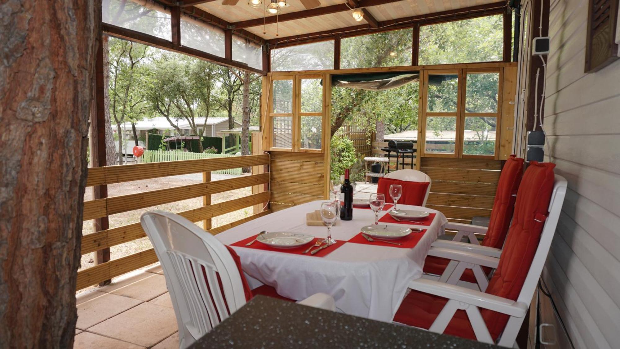 Chalets Met Buitenkeuken Op Camping Lei Suves - Joycasa Roquebrune-sur Argens Ruang foto
